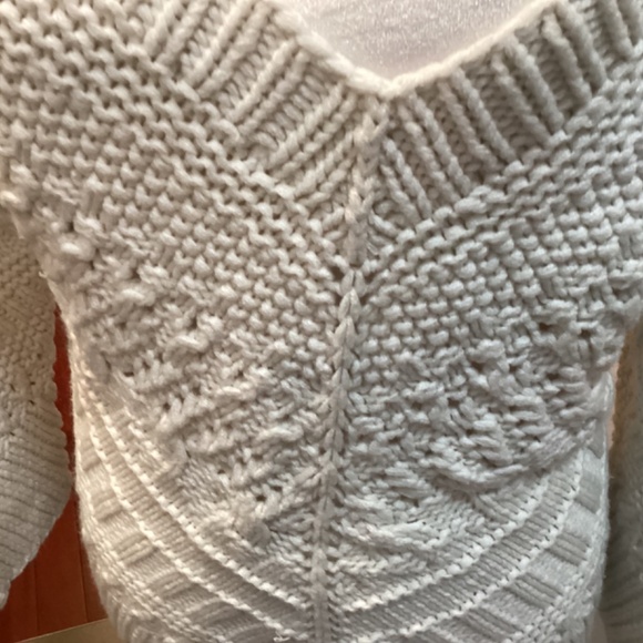 LIMITED HAND KNIT SWEATER 100 acrylic. Ivory color XL - Picture 4 of 6